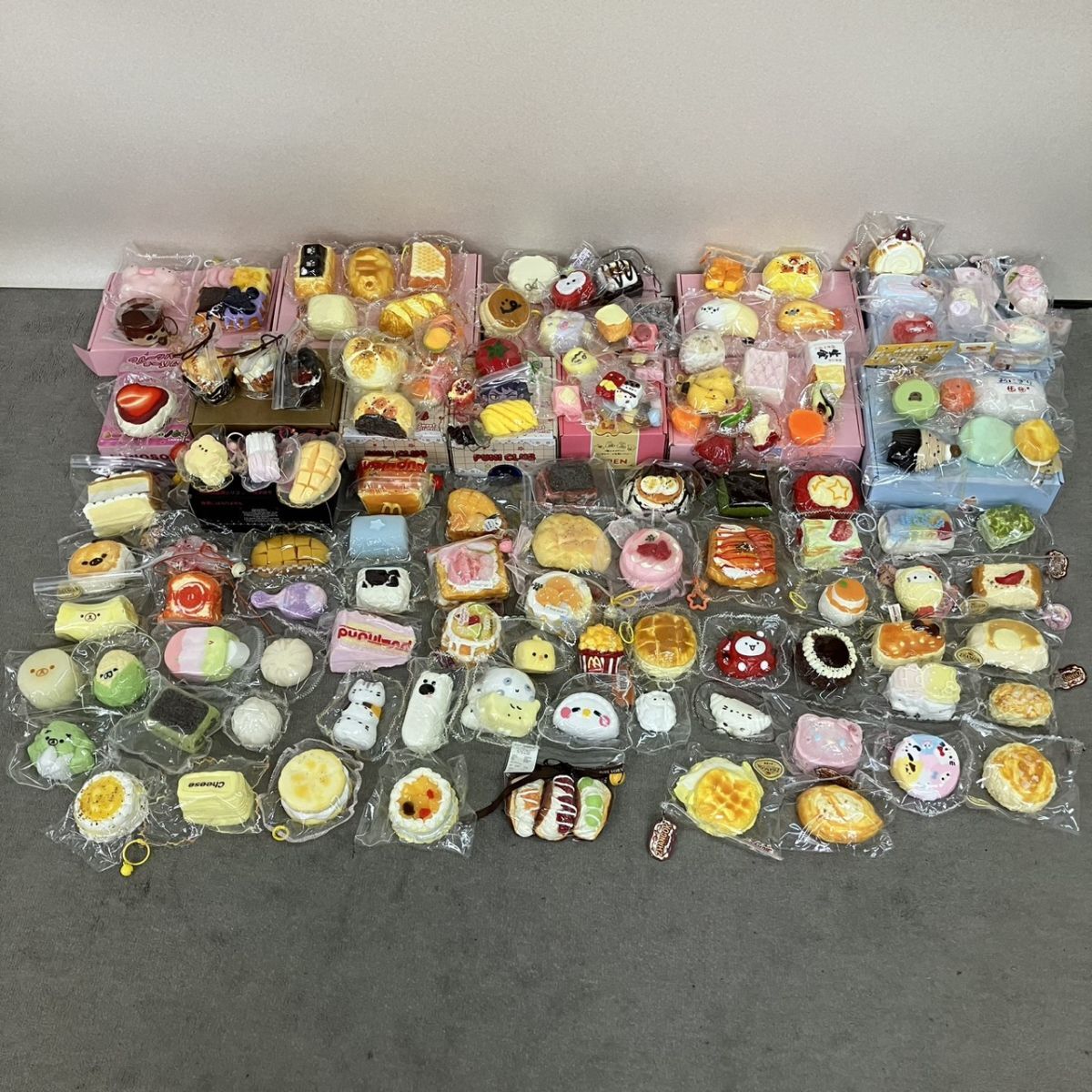 新品】スクイーズ ぷるぷる豆腐 ごろっと果物ゼリーのびーるお餅セット