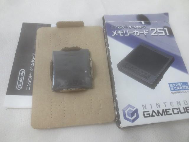中古】ht2072 任天堂 ゲームキューブ 本体 コントローラ2点 ソフト2本