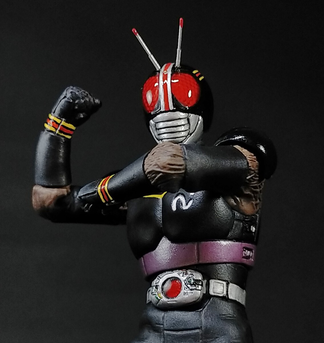 HGサイズ 仮面ライダーBLACK RX　ゲドリアン　改造 リペイント 完成品 HGサイズ 仮面ライダーBLACK RX ゲドリアン 改造 リペイント 完成品 HG