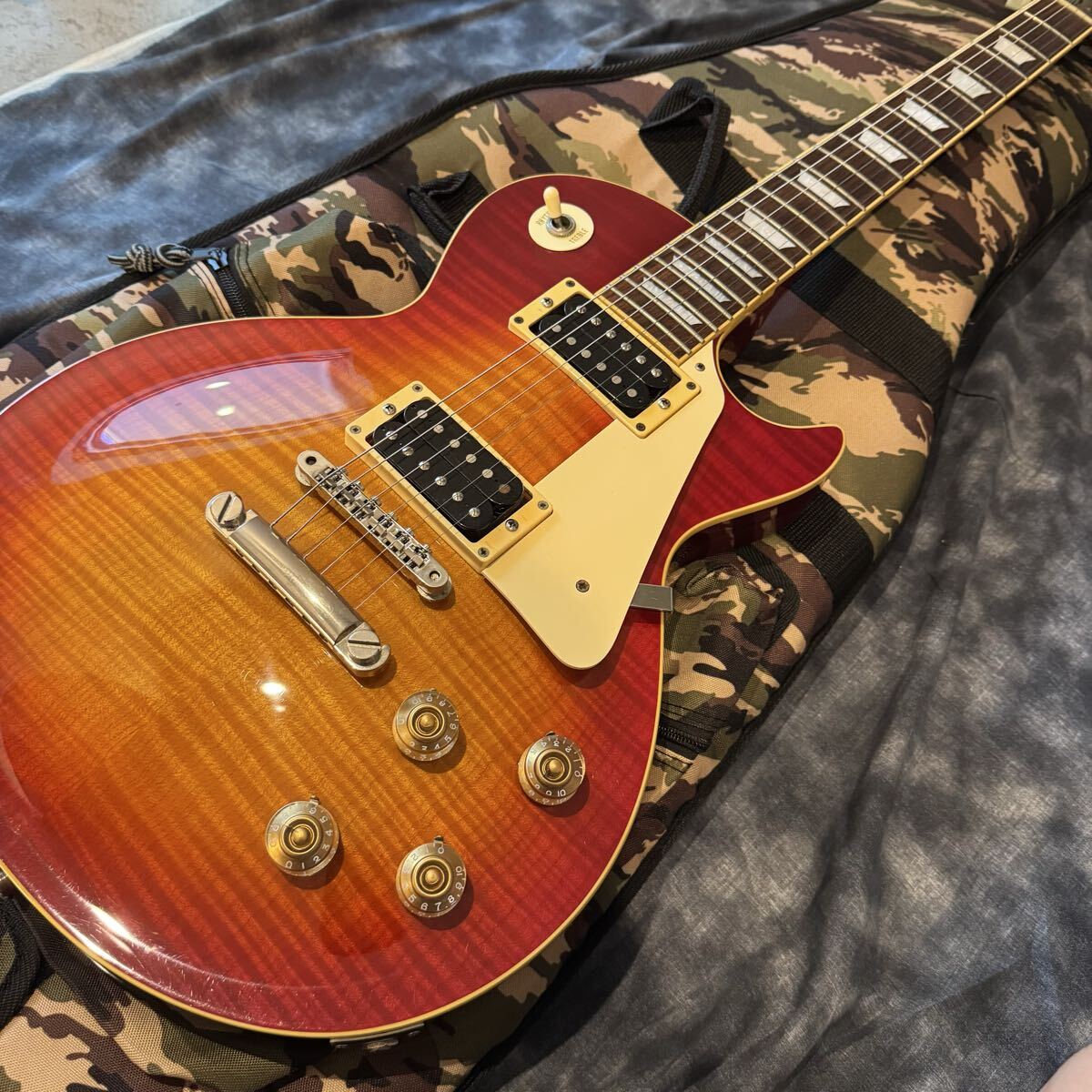 TOKAI レスポールjr(Love Rock Model)レフティ(左利き用) 専用ケース