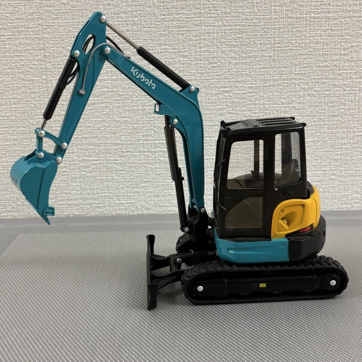 Kubota RX-306E ミニバックホー 1/24スケール Kubota RX-306 1/24