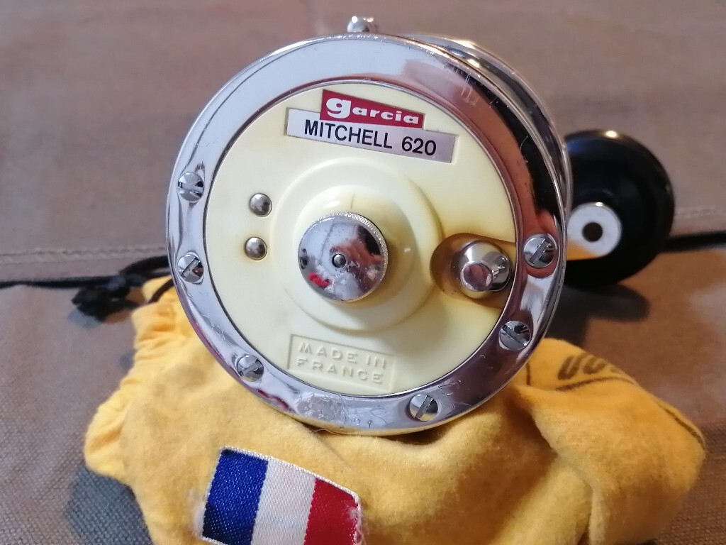 美品/1959年製 ガルシア ミッチェル 304 ヴィンテージリール フランス製 □ビンテージ ガルシア ミッチェル 304 丸型 軽量 スピニングリール