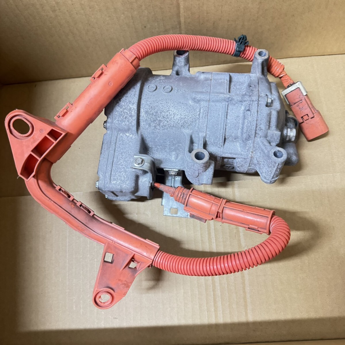 新品】新品 SANDEN サンデン SD-508 エアコン コンプレッサー R-12用の