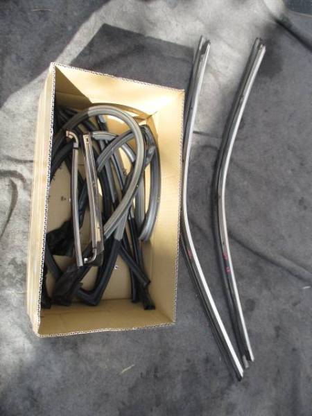 中古38 S14 シルビア 純正 ボディサイドドアモール左右set (E 中古38 S14 シルビア 純正 ボディサイドドアモール左右set (E