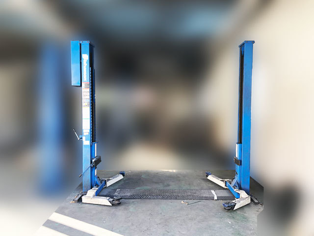 1 中古 2柱リフト 二柱リフト ビシャモン スギヤス Osp25 二柱リフト オフセット チェーン式 Cap2500kg 揚程約1700mm 自動車整備機械工具 の落札情報詳細 ヤフオク落札価格情報 オークフリー スマートフォン版