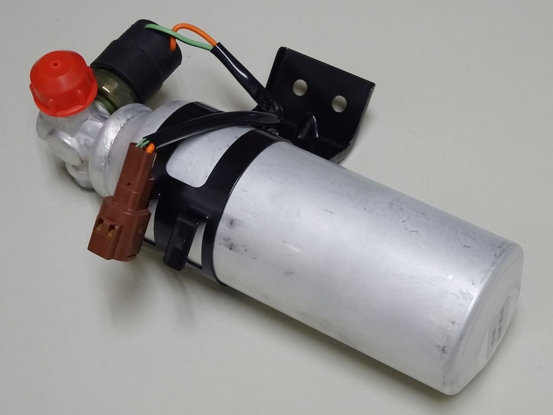 Z32フェアレディZ 純正リキッドタンク(134a)ASSY 未使用新品 Z32フェアレディZ 純正リキッドタンク(134a)ASSY 未使用新品 Z32