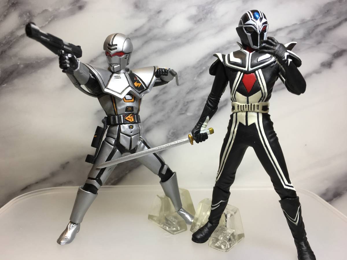 バイオハンター シルバ ダークナイト フィギュア2点 バイオマン ダイナマン アルティメットソリッド ダークヒーローズ バンダイ の落札情報詳細 ヤフオク落札価格情報 オークフリー スマートフォン版