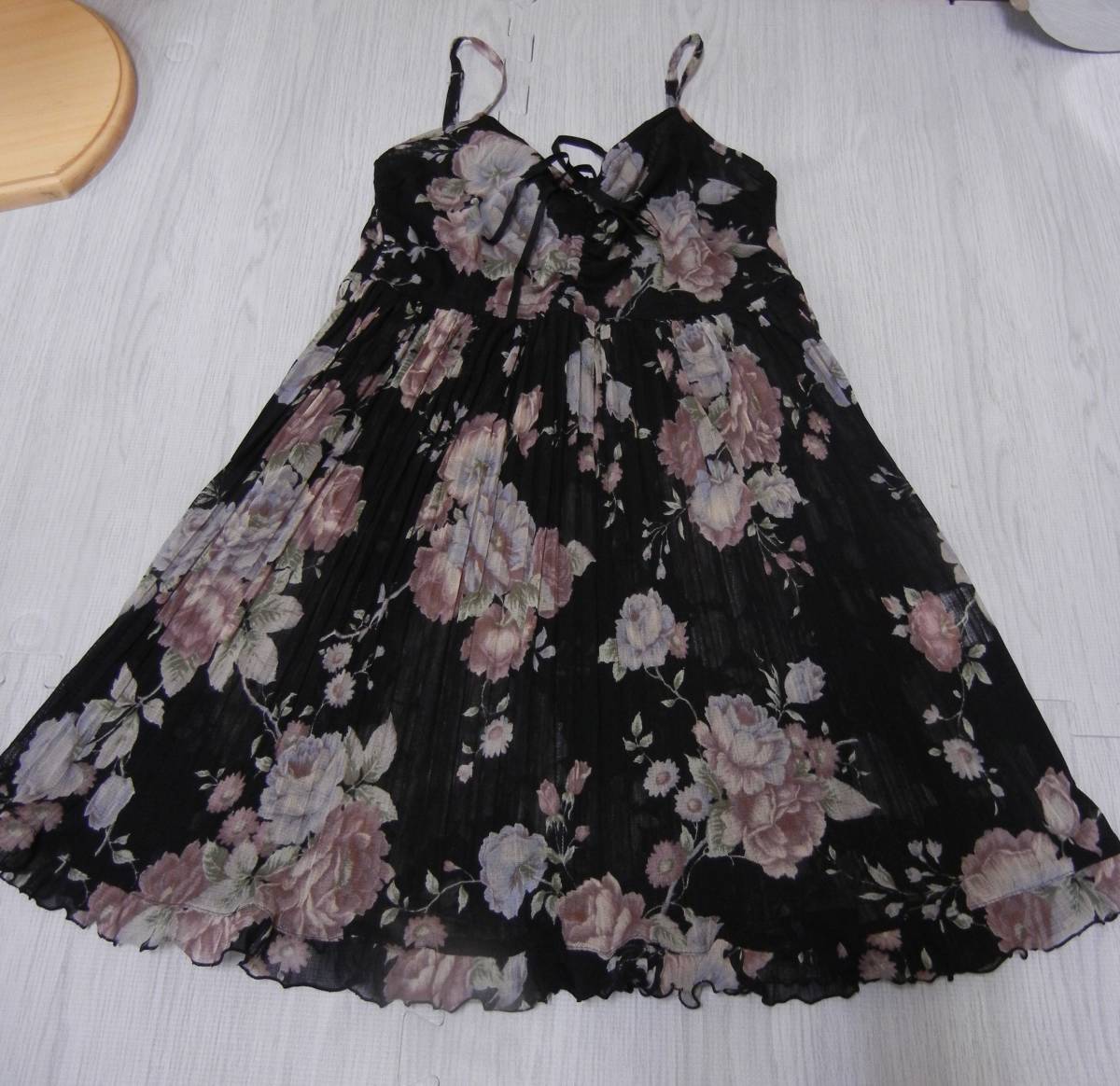 L Est Rose レストローズ プリーツ 入り チュール チュニック ブラウス キャミソール ワンピース 薔薇 サイズ ２ 黒 の落札情報詳細 ヤフオク落札価格情報 オークフリー スマートフォン版