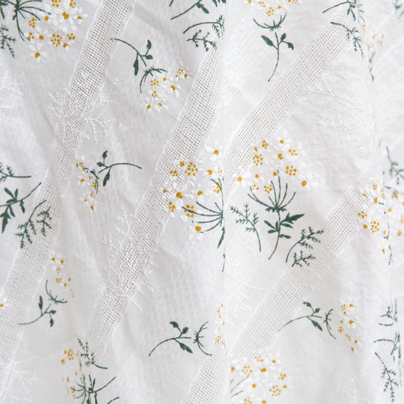 淡いオレンジ系小花刺繍幅広レース4メートル 煙たかっ
