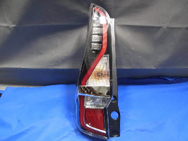 小糸LED左テールランプ （日産 HC26 セレナ LEDテールランプ