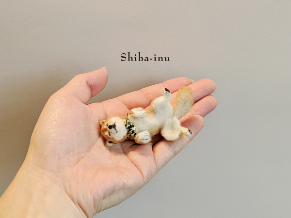 新品】羊毛フェルト【5.4cm・へそ天の柴犬】7/28(火)終了▽1:12