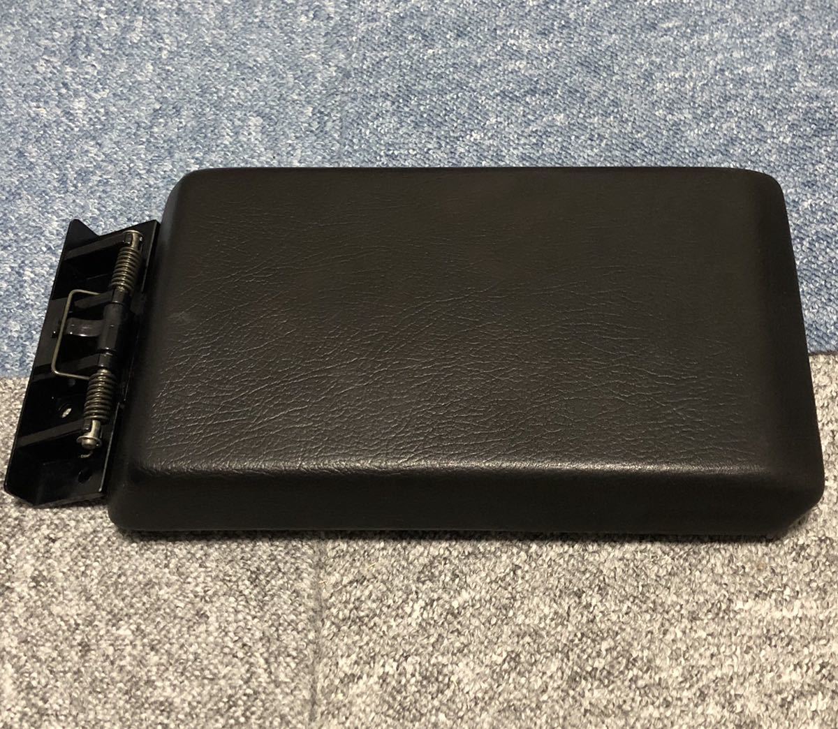 DR30スカイライン RS R30純正コンソールボックス 蓋 アームレスト