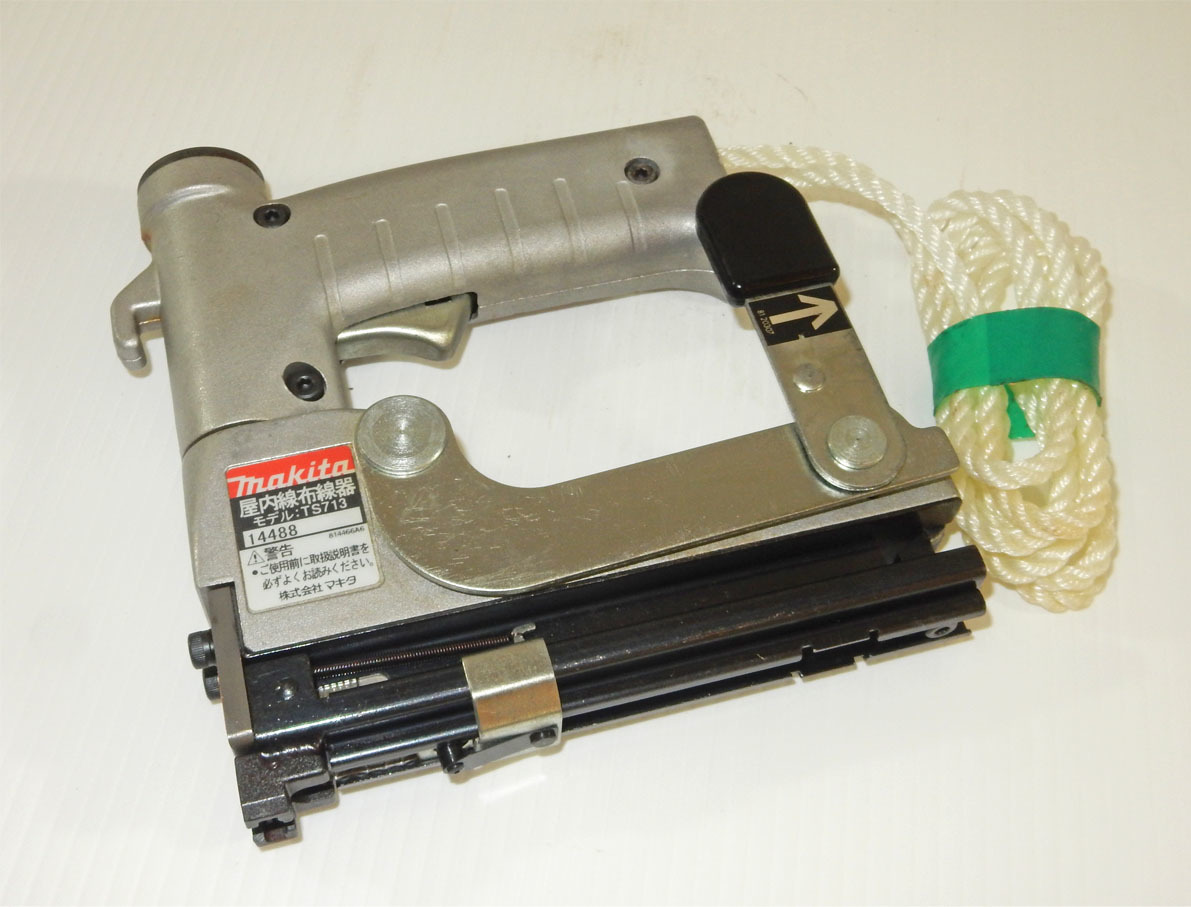 新品】Makitaマキタ 屋内線布線器 TS713 ハンドツール 箱入り 取説付き 新品】Makitaマキタ 屋内線布線器 TS713 ハンドツール 箱入り 取説付き