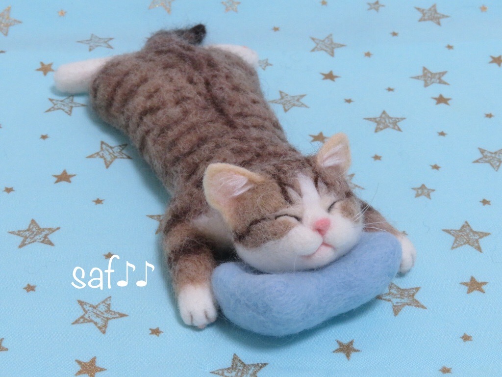 新品】saf♪♪ 猫 夏バテ ぐで猫 キジトラ白 和猫 羊毛フェルト 