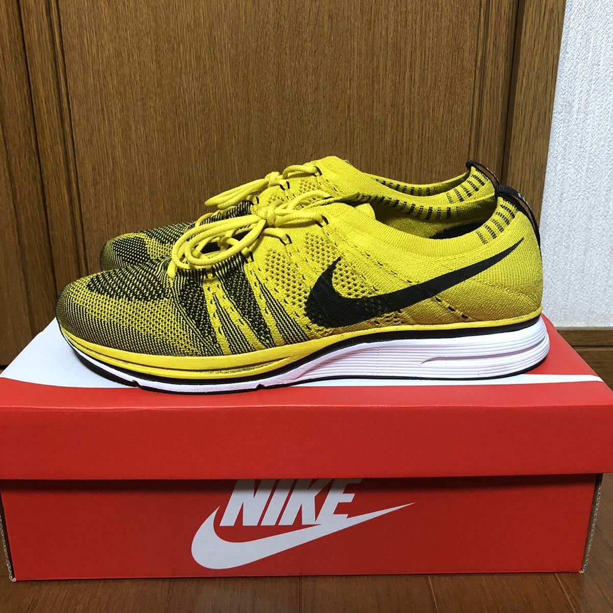 flyknit trainer yellow
