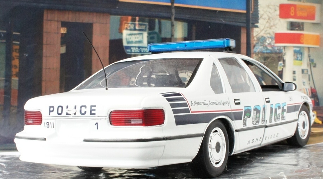 UT 1/18 1996 シボレー カプリス アシュビル警察 パトカー Chevrolet