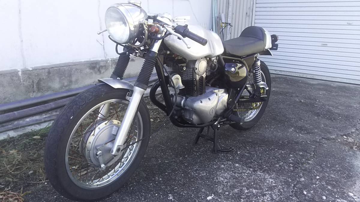 カワサキのエストレヤ250cc。格好良いカフェカスタム。単気筒