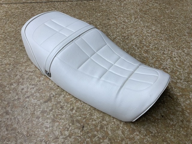 ゼファー750 白シートZ2タイプ 純正ベース アンコ抜き美品の落札情報
