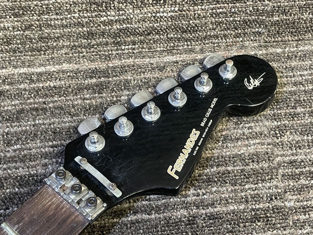 □□ FERNANDES ブラッドギルス ST-105BG? Floyd Rose搭載 ストラト