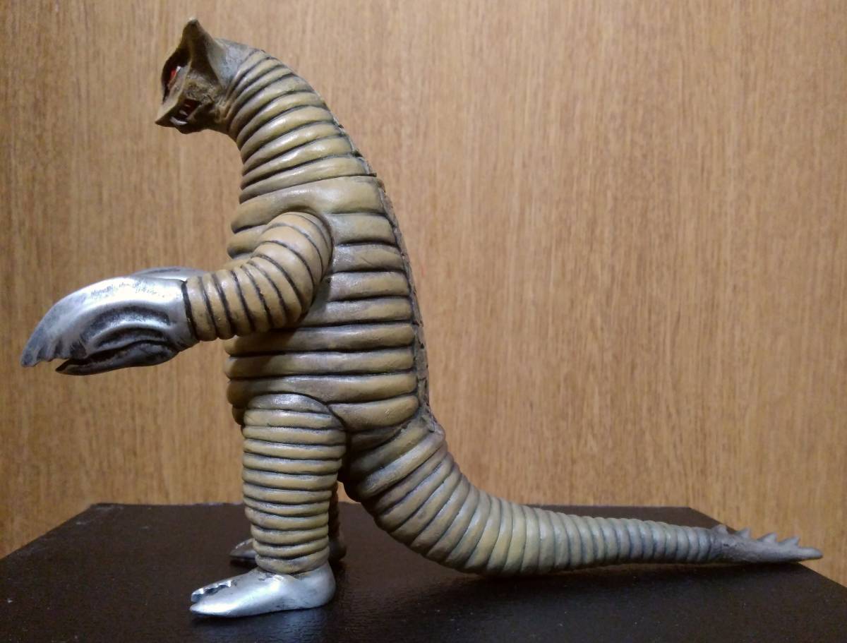 ウルトラ怪獣ソフビ　サドラ　デットン　リペイント完成品 ウルトラ怪獣ソフビ サドラ デットン リペイント完成品 - メルカリ