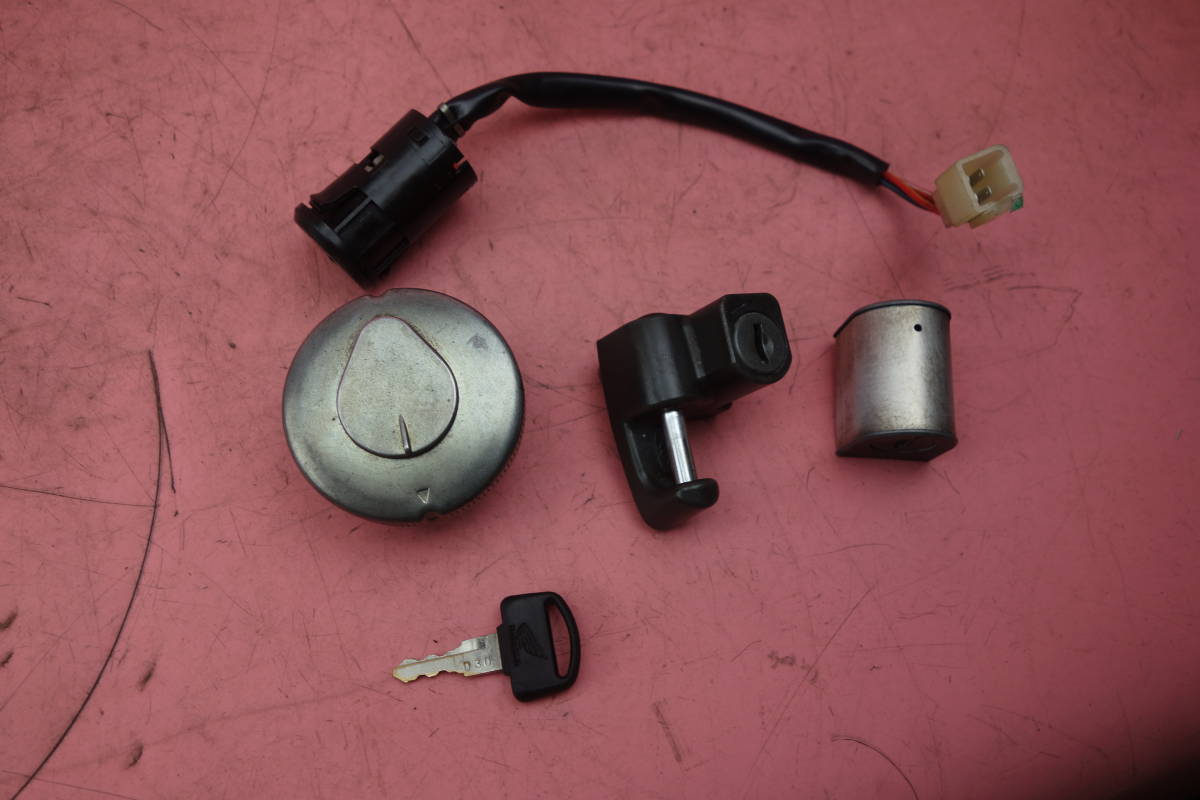 1台分解 1キー作動良好 フルset 55th限定 リトルカブ シリンダー タンクキャップ メット ハンドル 01 スーパーカブ 60qaa49 の落札情報詳細 ヤフオク落札価格情報 オークフリー