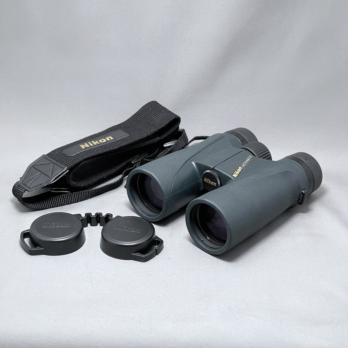 Nikon MONARCH 10x42D CF（初代）☆ モナーク 双眼鏡 ニコンの落札情報 