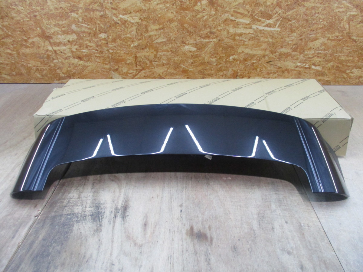 ヤリスクロス 純正ルーフスポイラー 新車外し