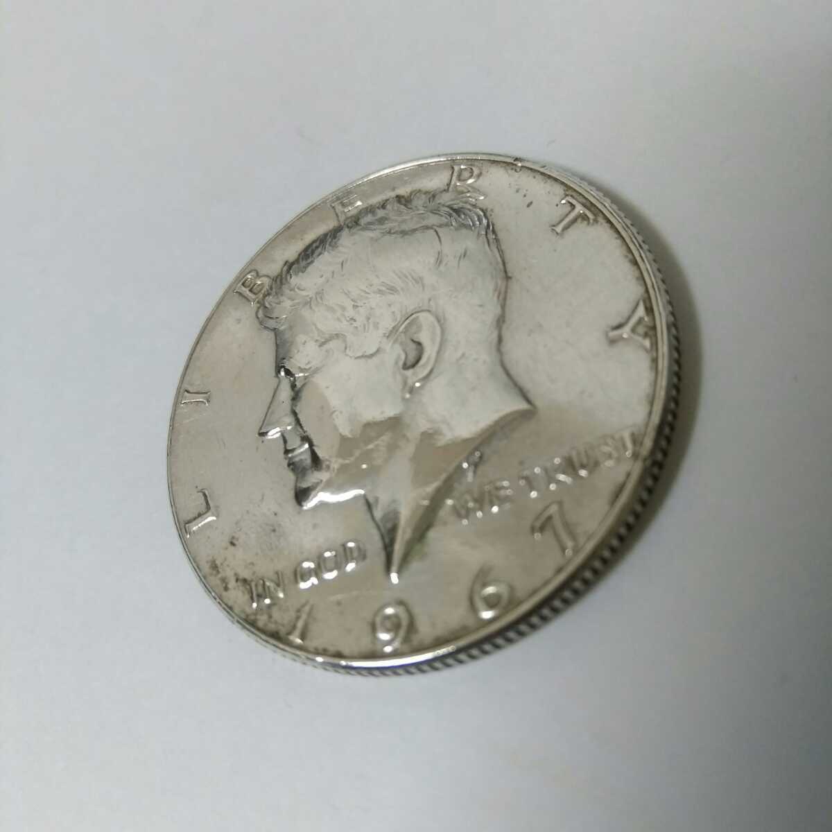 アメリカ合衆国/ハーフダラー銀貨 1967年製 JFK ケネディーコイン 純銀含有率40% SILVER400 50セント(0.5ドル)硬貨 ジョンF ケネディ大統領 の落札情報詳細 - Yahoo!オークション落札価格検索 オークフリー