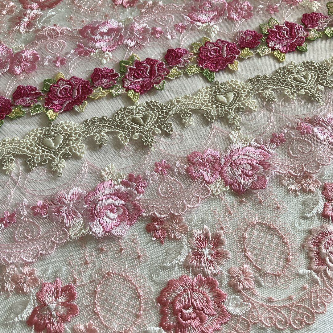 素材/材料 刺繍チュールレース ピンクローズ 薔薇 紫色 人形ドレス