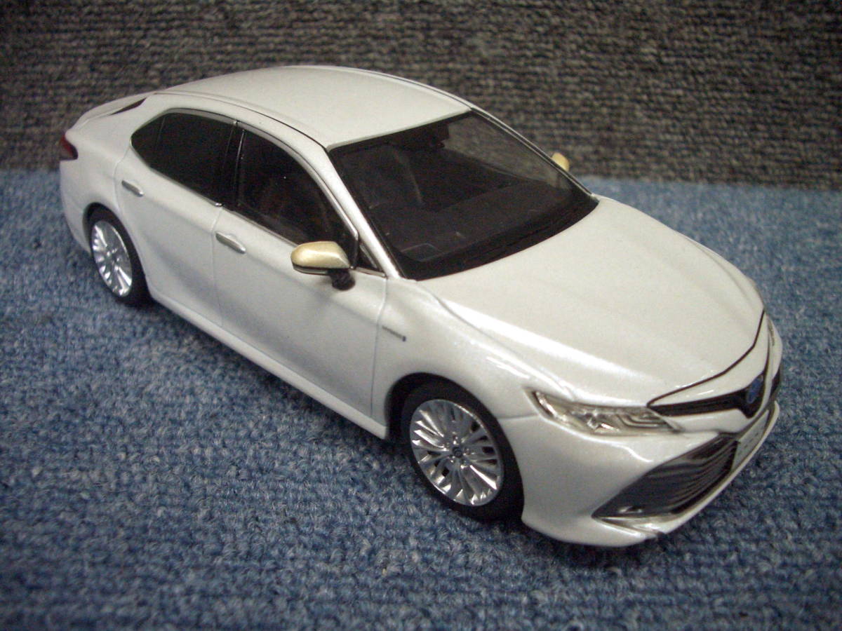 トヨタカムリ ハイブリッドカラーサンプル トヨタカムリ ハイブリッド