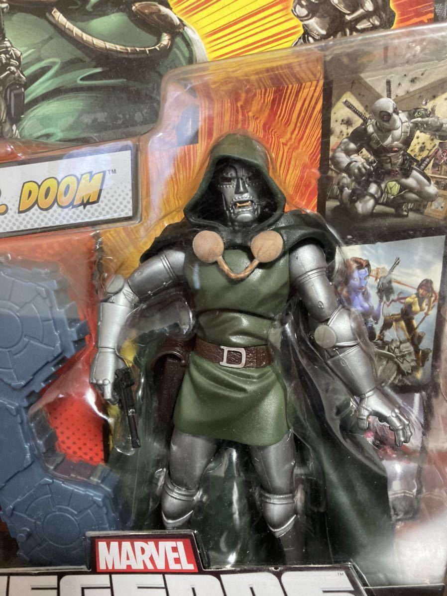Hot Toys CMS022B Marvel Comics 1/6th Scale Doctor Doom Collectible
