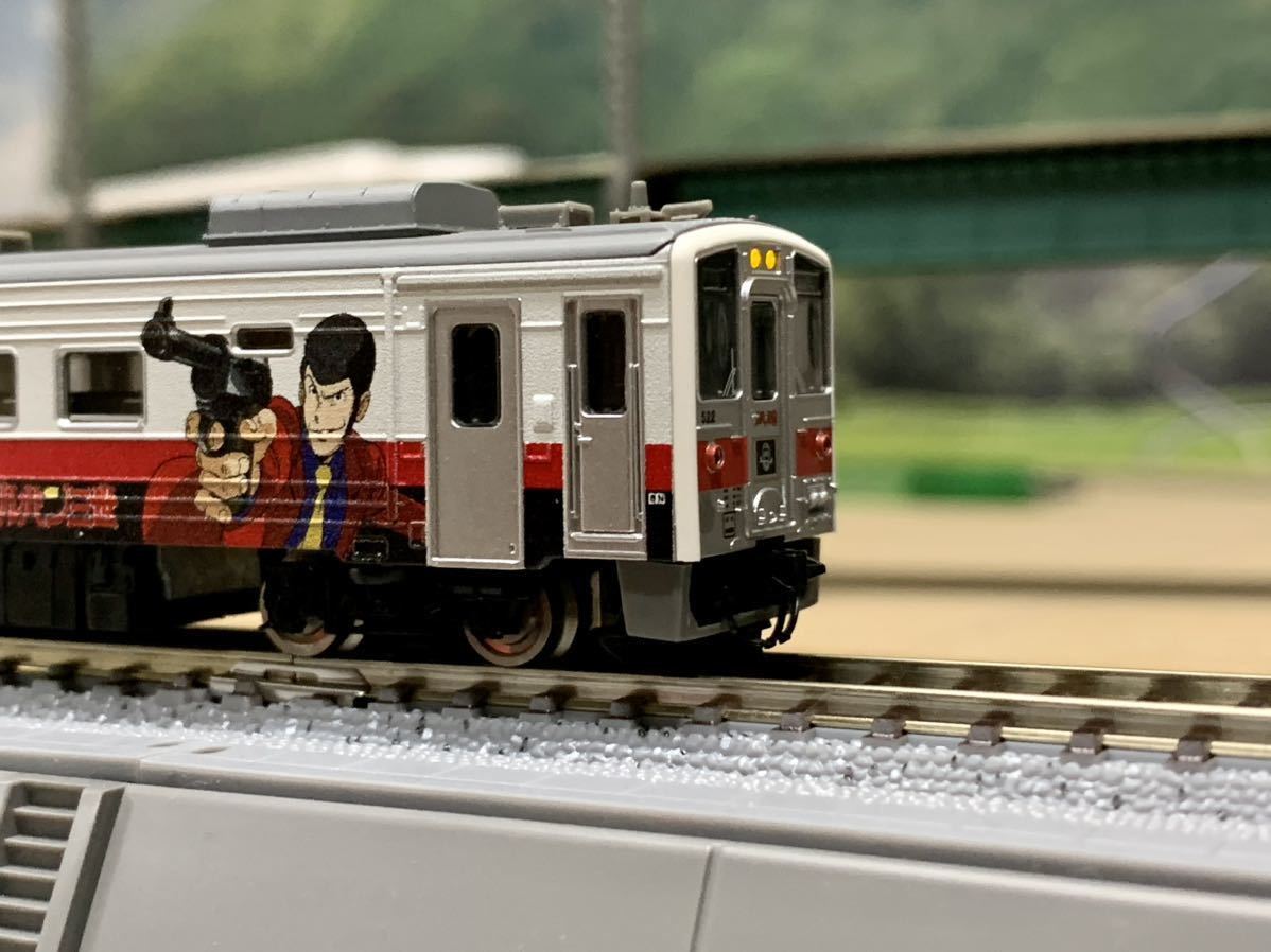 〇〇 キハ54形 500番代 機器更新車 ルパン三世 ラッピングトレイン 目立っ