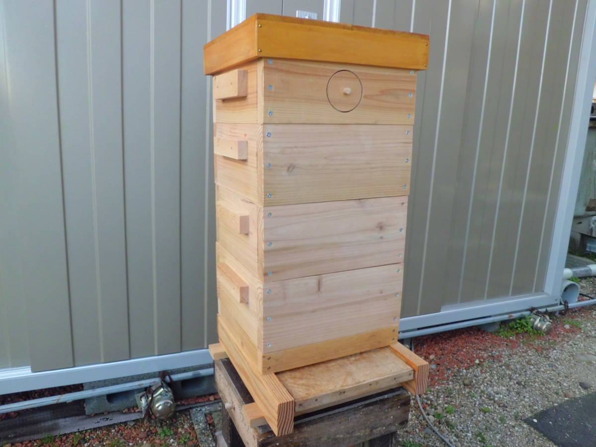 日本ミツバチ用巣箱 重箱式 キンリョウヘンおまけ 日本ミツバチ用巣箱