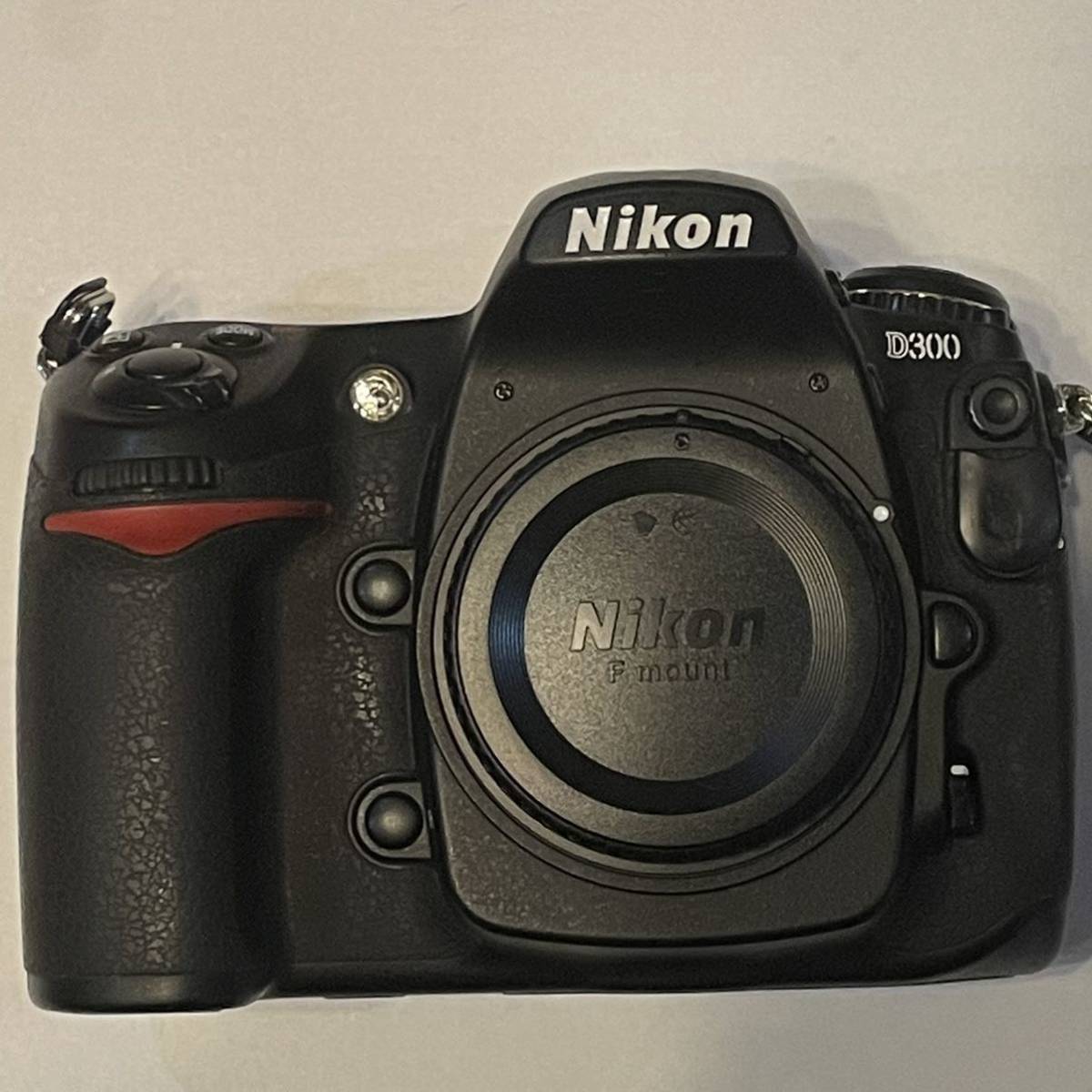 Nikon D300 ボディ ショット数34143回