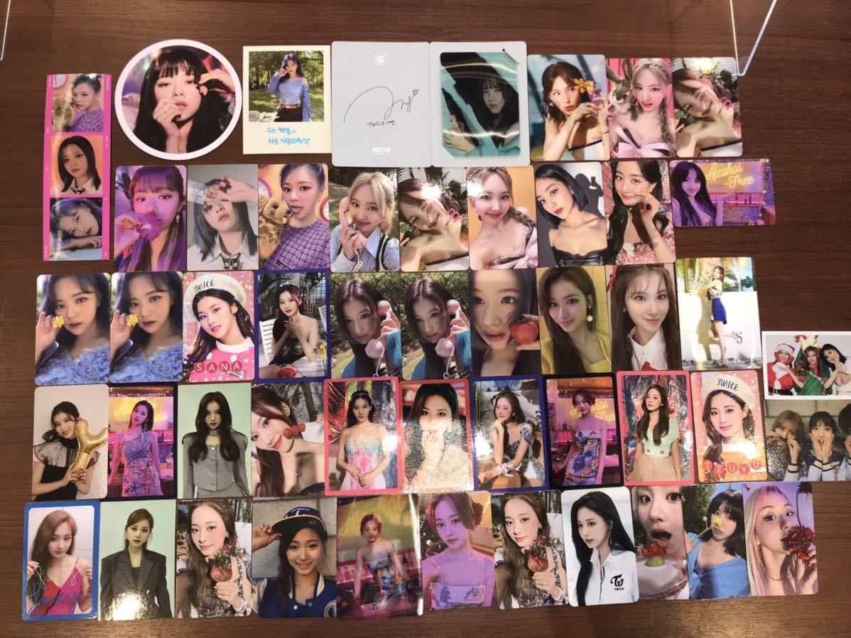 TWICE CD/DVD 缶バッチ トレカ一覧
