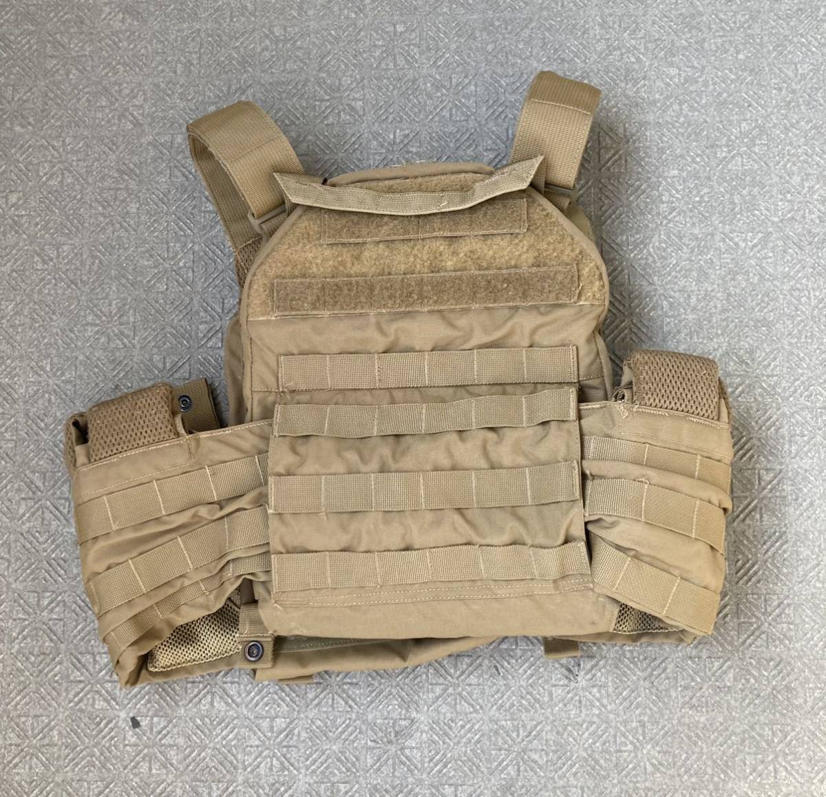 米軍放出品実物　USMC ナンバープレート（前後用）中古品3 米軍放出品 US MARINE アルミプレート ライセンスプレート 送料