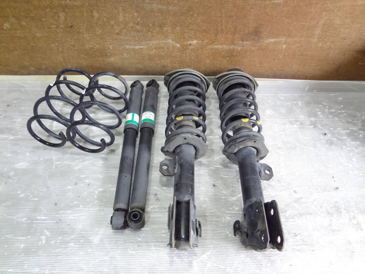 mh23sワゴンR純正左右ストラットリアショックサスペンション1台分【23年】 mh23sワゴンR純正左右ストラットリアショックサスペンション1台分【23