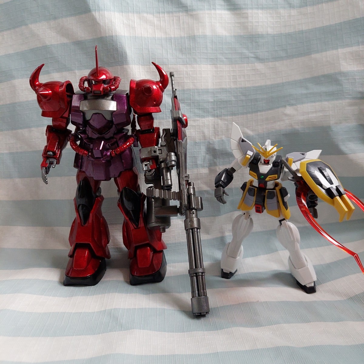 バンダイMG グフカスタム 塗装剤完成品 ＊おまけジャンクパーツ付