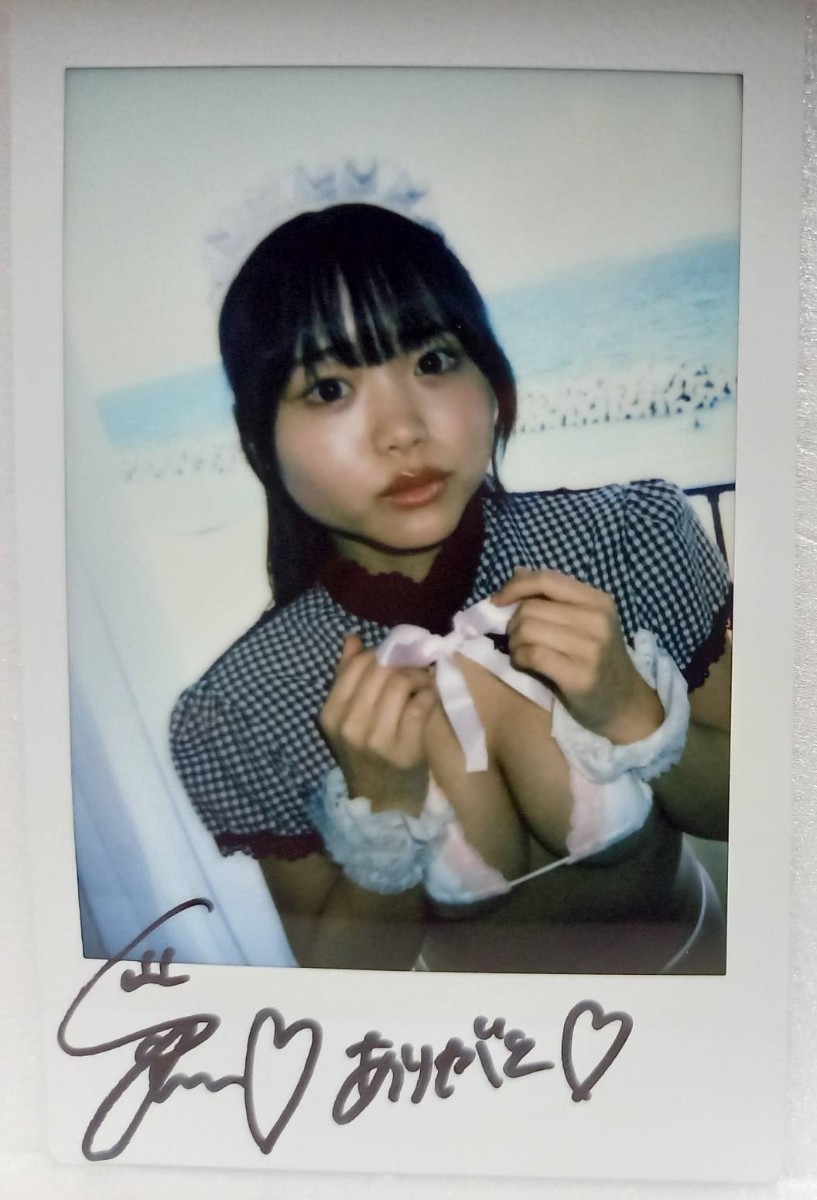 鈴木優愛 「胸いっぱいの愛」直筆サイン入り現場チェキ 紐ビキニ