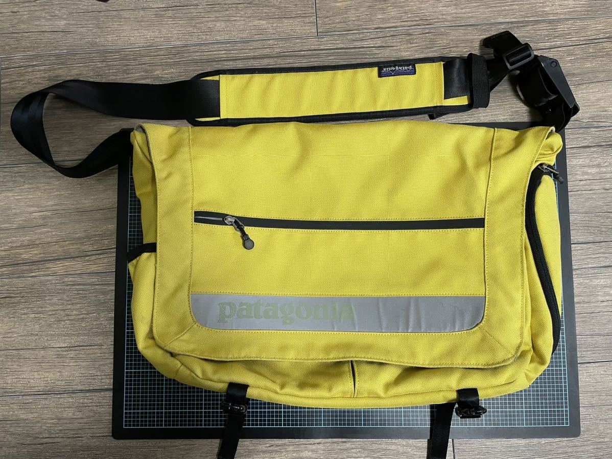patagonia メッセンジャーバッグ イエロー 【公式通販】