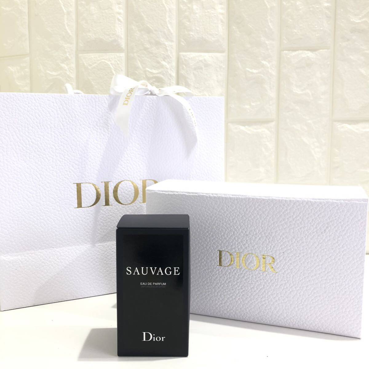 ◎ Christian Dior ソヴァージュ オードゥパルファン クリスチャンディオール SAUVAGE 香水 美品 ギフトボックス ショッパー 箱付き 60mlの1番目の画像