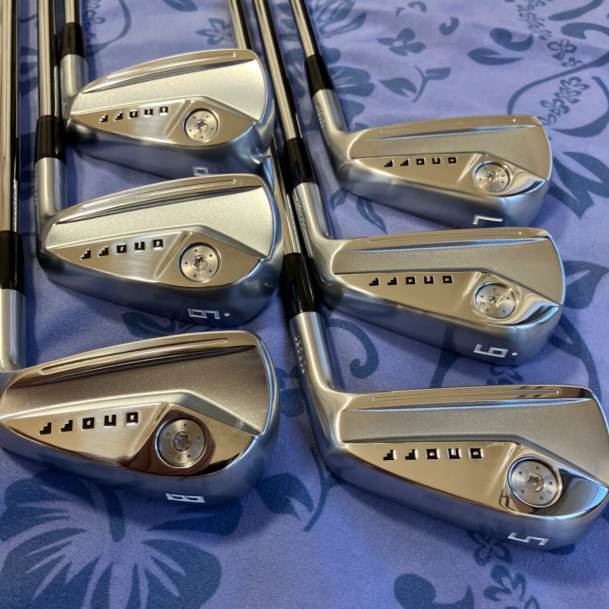 美品 ONOFF KURO 5〜P モーダス115S 6本 ONOFF FORGED KURO 2024 5-P 6本 Modus 115S オノフ クロ フォージド