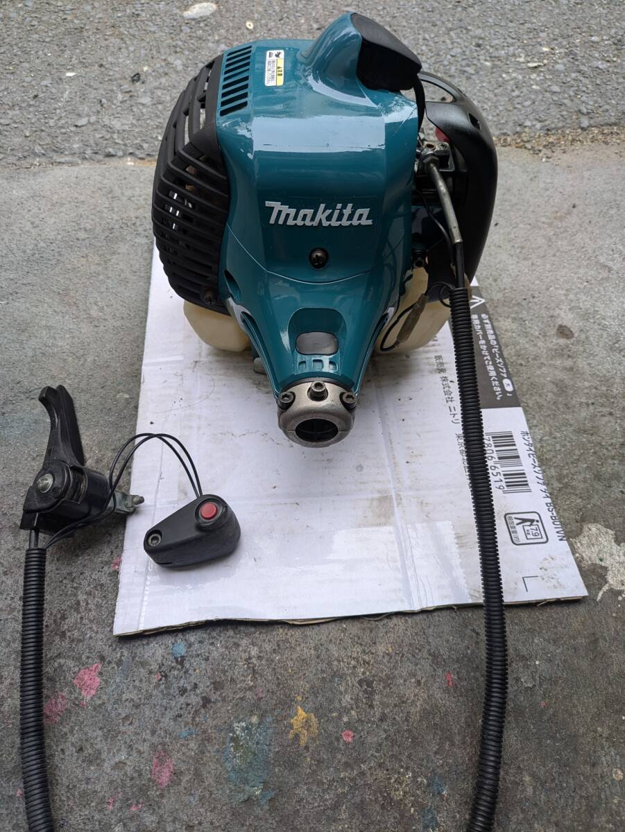 受け取り専用!! Makita 草刈り機 青色 MEM2600U 9/11.12値引き マキタ 草刈機 MEM2600U