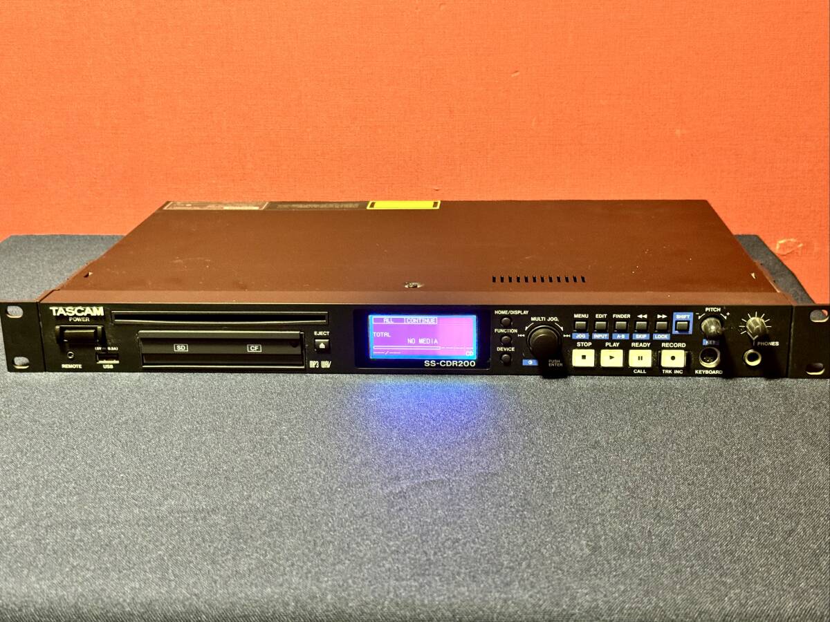 Manuale dell'utente del registratore audio CD-RW a stato solido TASCAM SS- CDR1