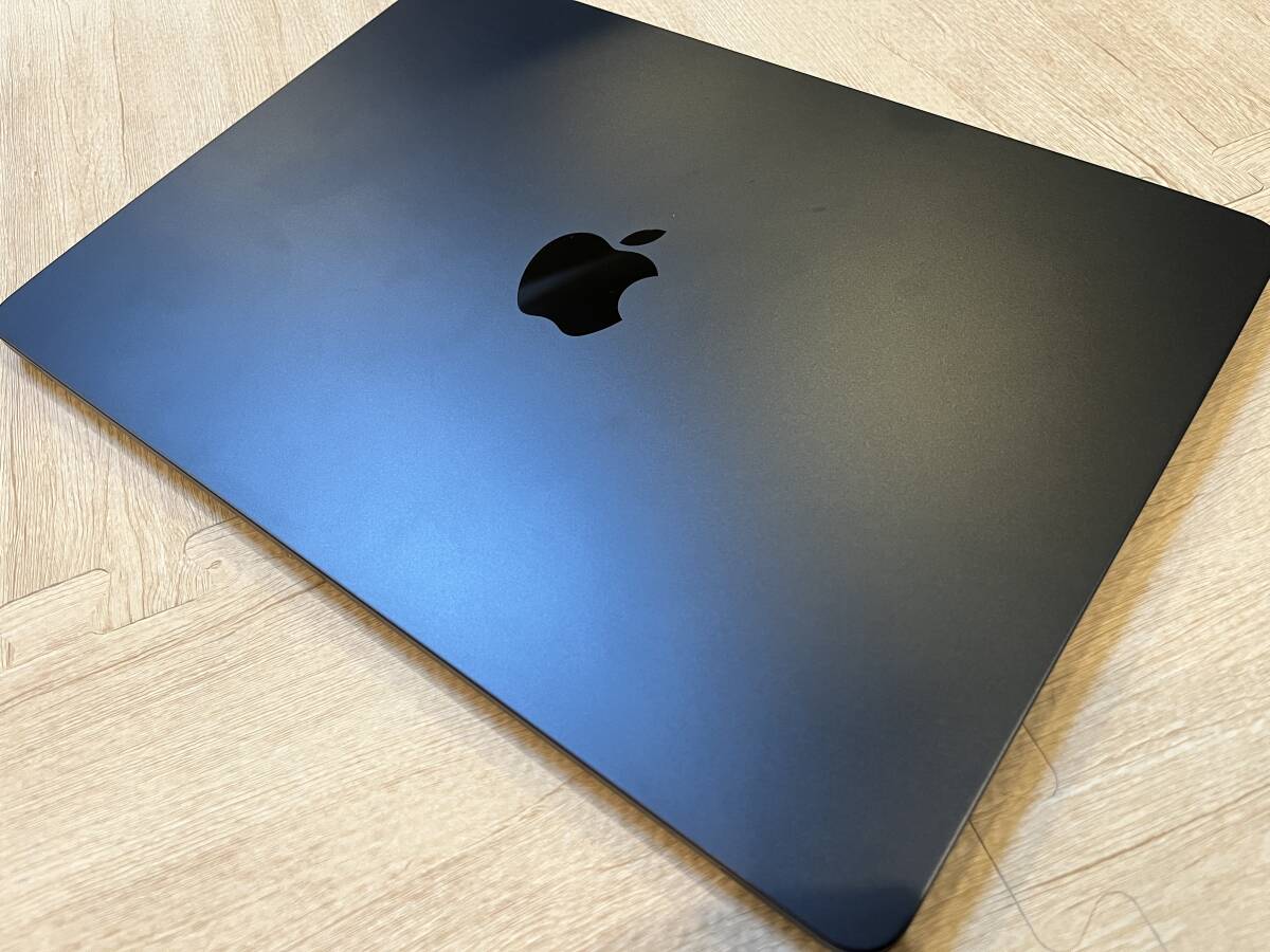 MacBook Air M2 13インチ　8GB 256GB充放電13回極上品 MacBook Air M2 13インチ 8GB 256GB充放電13回極上品 未使用に