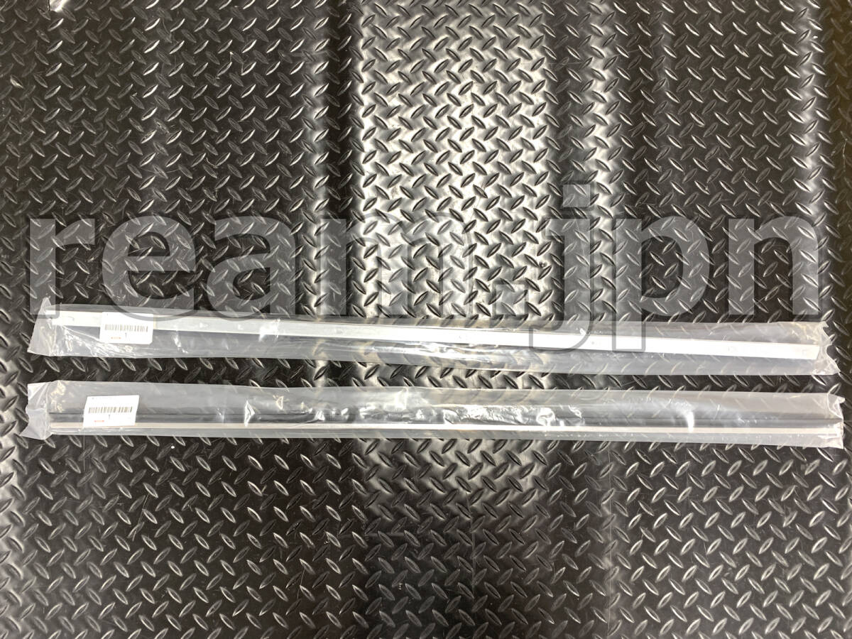 新品】☆絶版・新品☆AE86 レビン トレノ 純正フロントガラスモール