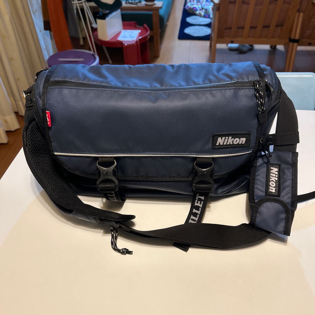 Nikon×MILLET アクティブメッセンジャーバッグ Nikon おぼつかなく