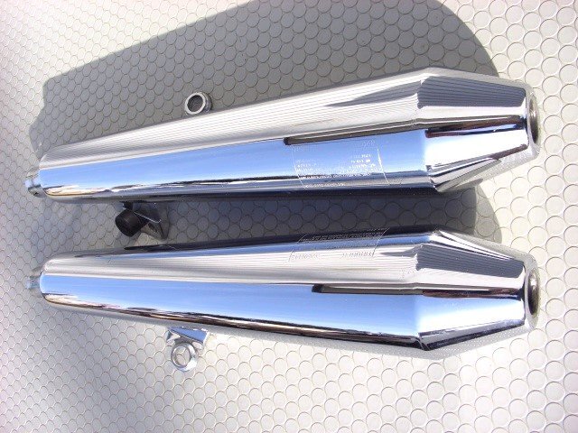 スラクストン900 純正サイレンサー｜バイク