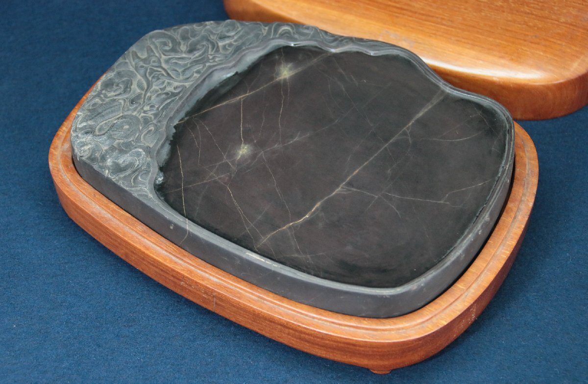 中国端渓硯 石眼あり 彫刻 唐木天地蓋付き 中古 中国古端渓石