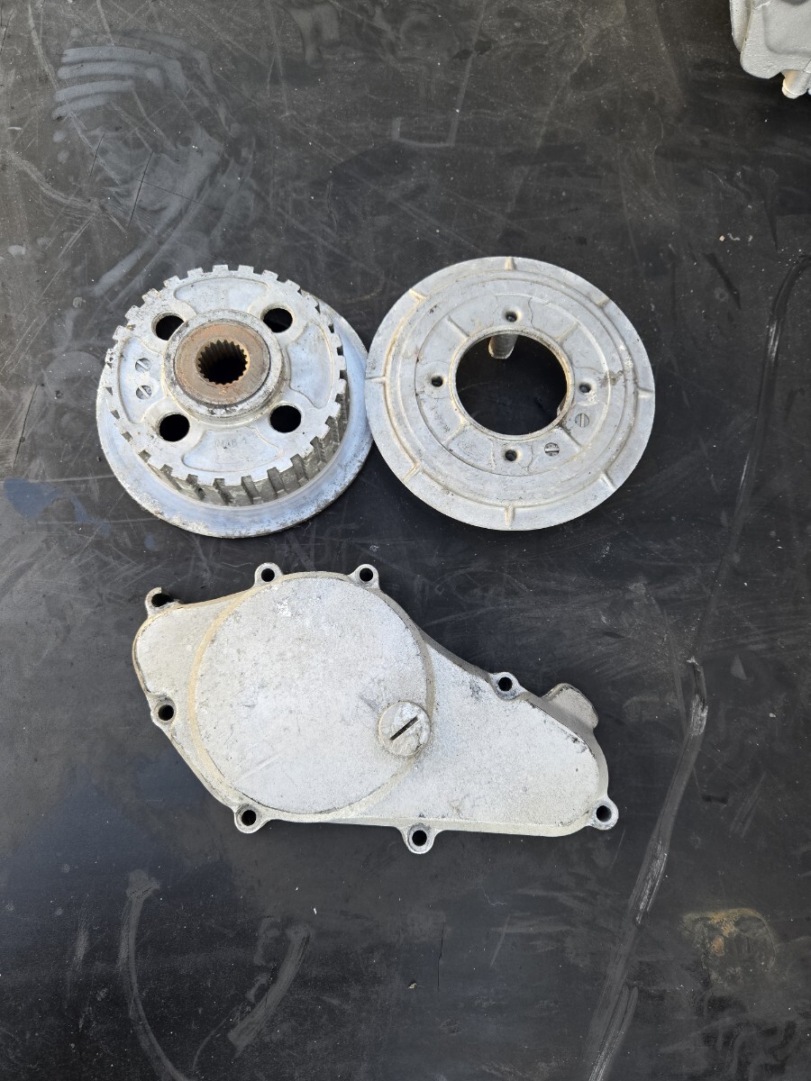 ④スズキ バンバン125 RV125-357**エンジン/ キックギアスピンドル廻り【60】 ④スズキ バンバン125 RV125-357** キャブレター 修復素材に60